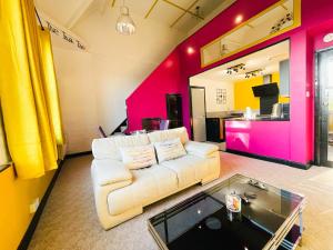 a living room with a white couch and a table at PHOENIX Apartments in Goole +9 photos