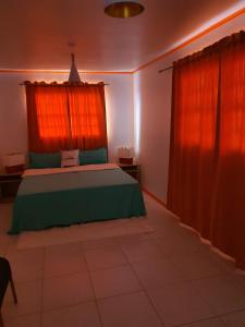 Voodi või voodid majutusasutuse Villa Ravens`s Paradise Azul toas +35 fotot