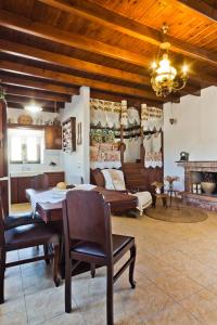 a living room with a table and a bed and a chandelier at ViLLA SYMONE in Afiartis