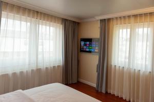 Televiisor ja/või meelelahutuskeskus majutusasutuses Mr.Liao Hotel