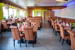 Restoran või mõni muu söögikoht majutusasutuses Mr.Liao Hotel