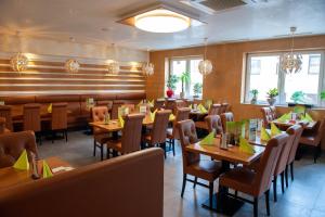 Restoran või mõni muu söögikoht majutusasutuses Mr.Liao Hotel