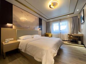 Postel nebo postele na pokoji v ubytování Mr.Liao Hotel