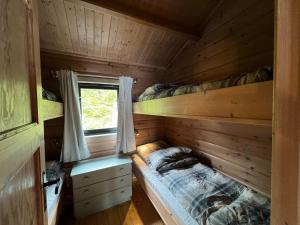 Narivoodi või narivoodid majutusasutuse Cosy and authentic cabin in Lofoten toas