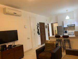Kuchyň nebo kuchyňský kout v ubytování One-Bedroom apartment ground floor for Rent in El Gouna