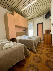 Postel nebo postele na pokoji v ubytování Hotel Adler