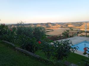 The swimming pool at or close to LA CASA DI CHIANNI La Pieve