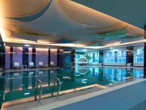 a large swimming pool in a building at Funiu Mountain Hotel in Zhengzhou