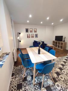 TV a/nebo společenská místnost v ubytování Appartement hyper centre de Montargis