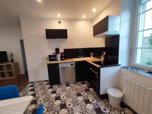Kuchyň nebo kuchyňský kout v ubytování Appartement hyper centre de Montargis