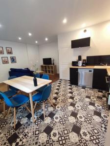 Kuchyň nebo kuchyňský kout v ubytování Appartement hyper centre de Montargis