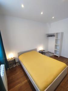 En eller flere senge i et værelse på Appartement hyper centre de Montargis
