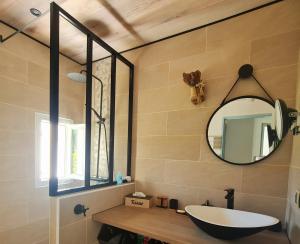 a bathroom with a sink and a mirror on the wall at Butia in San-Giovanni