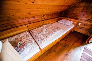 een uitzicht op een bed in een houten kamer bij Chalet FOREST Villa in Kamnik