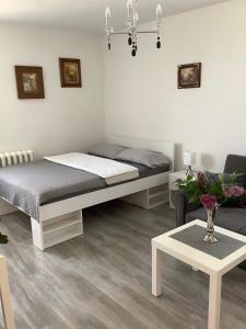 Posteľ alebo postele v izbe v ubytovaní NONIEWICZA CENTRUM