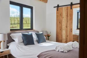 a bedroom with a bed with two stuffed animals on it at Waters Edge Retreat in Naseby