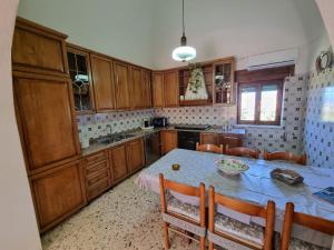 Kuchyň nebo kuchyňský kout v ubytování Dammuso Stelle e Luna