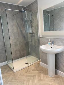 Ένα μπάνιο στο The Mews - Family space, garden, parking, balcony, view +9 φωτογραφίες