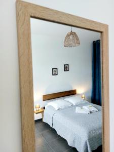 A bed or beds in a room at Charmant pied-à-terre coeur de ville