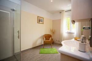 Koupelna v ubytování Villa Pistine - with private pool for 8 near Rovinj