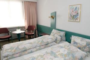 Un pat sau paturi într-o cameră la Hotel-Restaurant Sternen