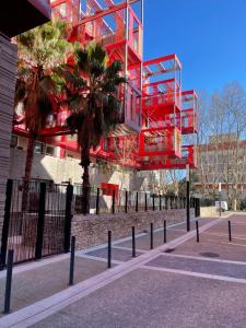 Galeriebild der Unterkunft T2 Port Marianne avec balcon et place de parking in Montpellier