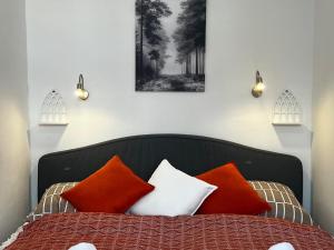 A bed or beds in a room at Prater Urban Retreat near city centre