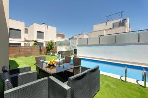 The swimming pool at or close to Azalea ii