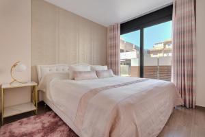 A bed or beds in a room at Azalea ii