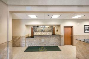 a lobby of a hospital with a waiting room at Quality Inn & Suites Fishkill South near I-84 in Fishkill