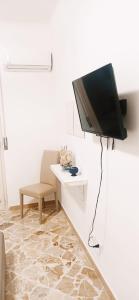 Televízia a/alebo spoločenská miestnosť v ubytovaní B&B VENTO DEL SUD