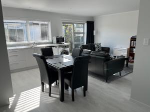 A kitchen or kitchenette at Rotorua Central Hosted B&B