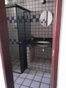 Ένα μπάνιο στο Apto que comporta até 12 pessoas