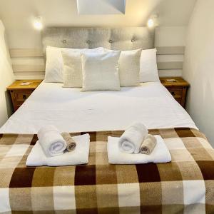 a bedroom with a bed with towels on it at Skye View Cottage in Portree