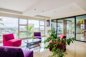 Χώρος καθιστικού στο MySpace Hotel @BGC