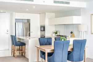 Kuchyň nebo kuchyňský kout v ubytování Oracle Resort Broadbeach - gclr