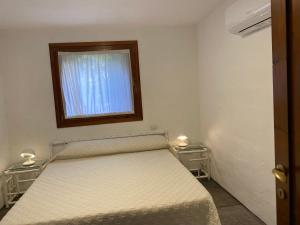 Llit o llits en una habitació de Domus Olivarum - Costa Smeralda 6 guest, 3 room, 2 bathroom, 2 parking Wifi