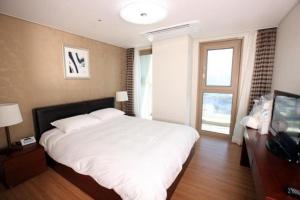 Postel nebo postele na pokoji v ubytování High1 Condominium