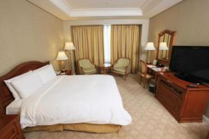 High1 Grand Hotel Main Tower的电视和/或娱乐中心