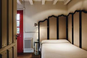 Łóżko lub łóżka w pokoju w obiekcie Hotel IRARAGORRI