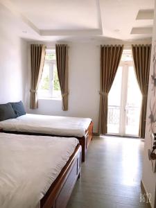 Giường trong phòng chung tại Khách sạn mini Khang Thịnh