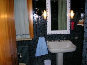Phòng tắm tại B&B Il Suono del Bosco