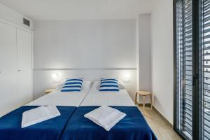 Postel nebo postele na pokoji v ubytování Pelosa Apartment + 15 fotografií