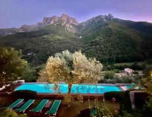 Vista general de una montaña o vista desde la casa o chalet 