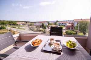 Photo de la galerie de l'établissement Luxury apartment Faro with sea view and swimming pool, à Premantura