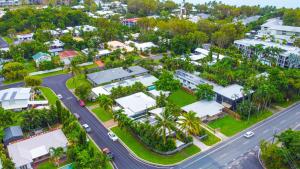 an aerial view of a city with a street at Sweet Creek Cottage, Palm Cove, 200m to Beach, Heated Pool, Pets in Palm Cove