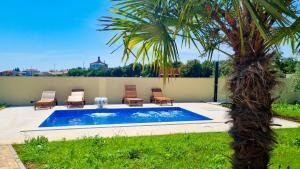 Bazén v ubytovaní Holiday Home - Istrian Dream with swimming pool alebo v jeho blízkosti