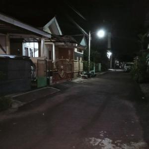 a street at night with a house and a street light at Guest House Dissa in Purwokerto