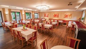 Un restaurante u otro lugar para comer en Gasthof Pöchhacker