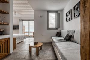 Postel nebo postele na pokoji v ubytování Alissachni Mykonos + 37 fotografií